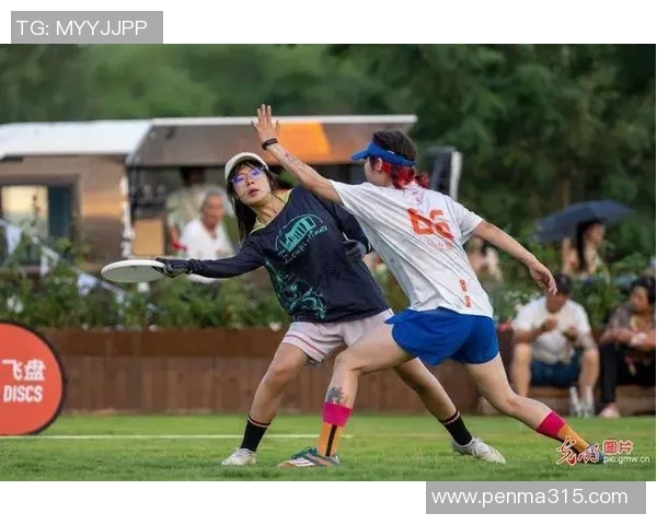 上海飞盘队在全国运动飞盘比赛中荣获第九名展现出强劲实力与团队精神